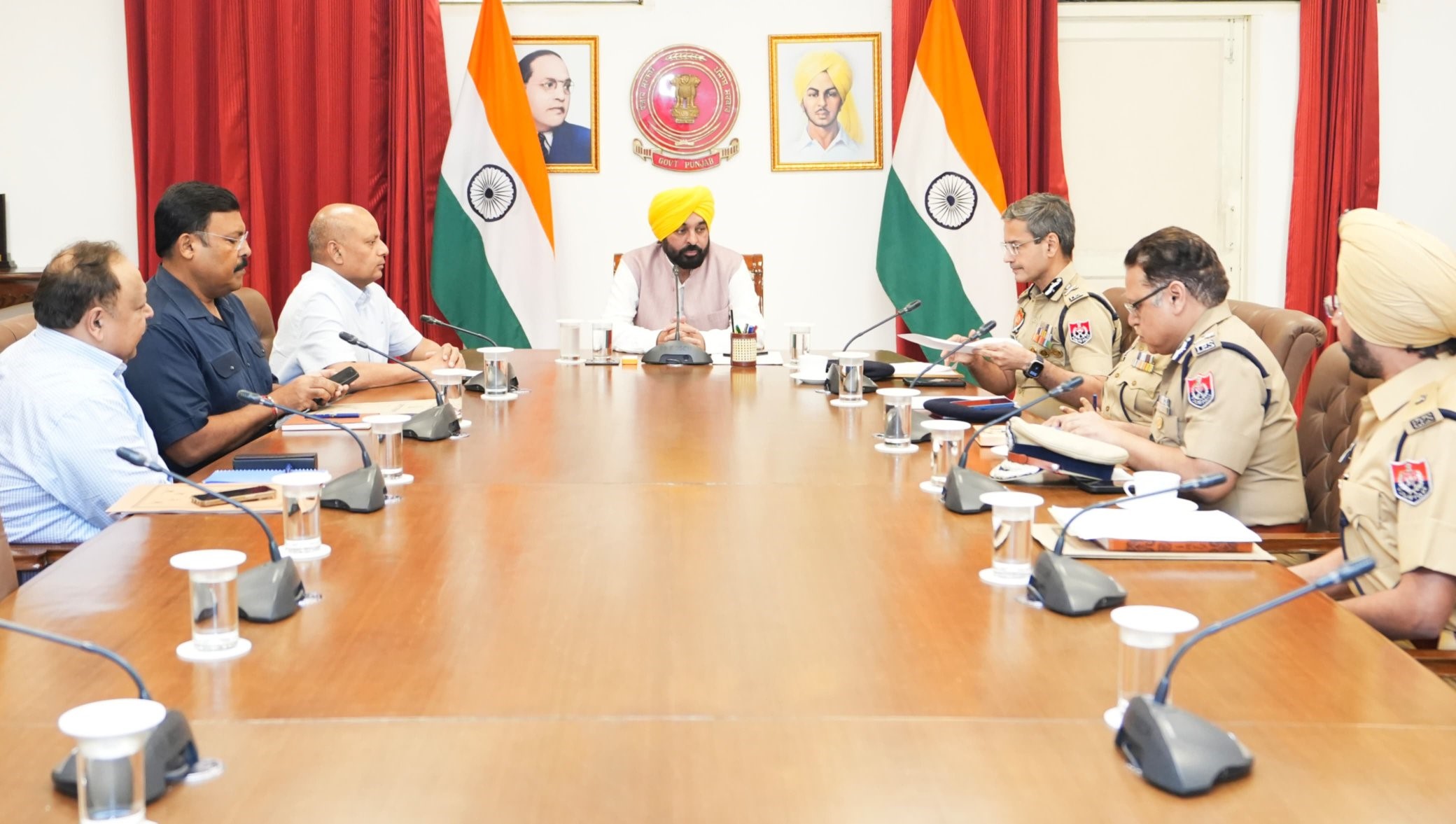 पंजाब हाई अलर्ट पर: सीएम भगवंत मान ने DGP के साथ की आपात बैठक, धार्मिक स्थलों की सुरक्षा बढ़ाने के निर्देश