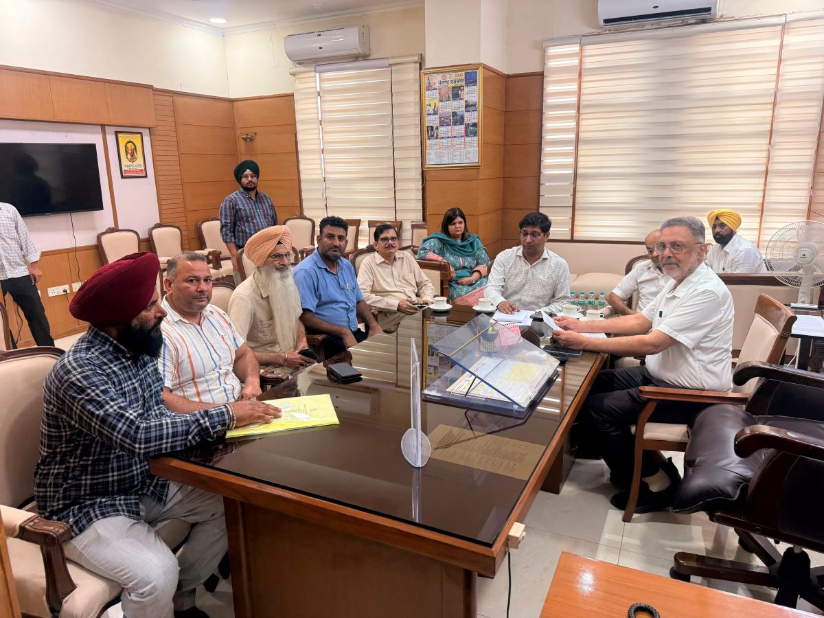 चंडीगढ़ में AAP नेता बलबीर सिंह ने यूनियन प्रतिनिधियों की मांगें सुनीं, तत्काल समाधान पर दिया जोर